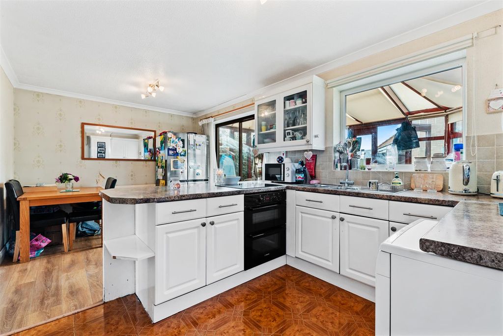 Property photo 3 of 27 Kitchen/Dining Room