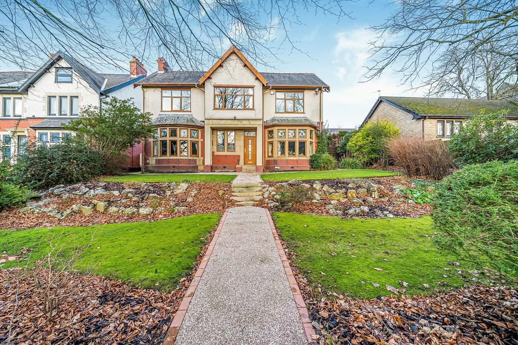 Property photo 1 of 76