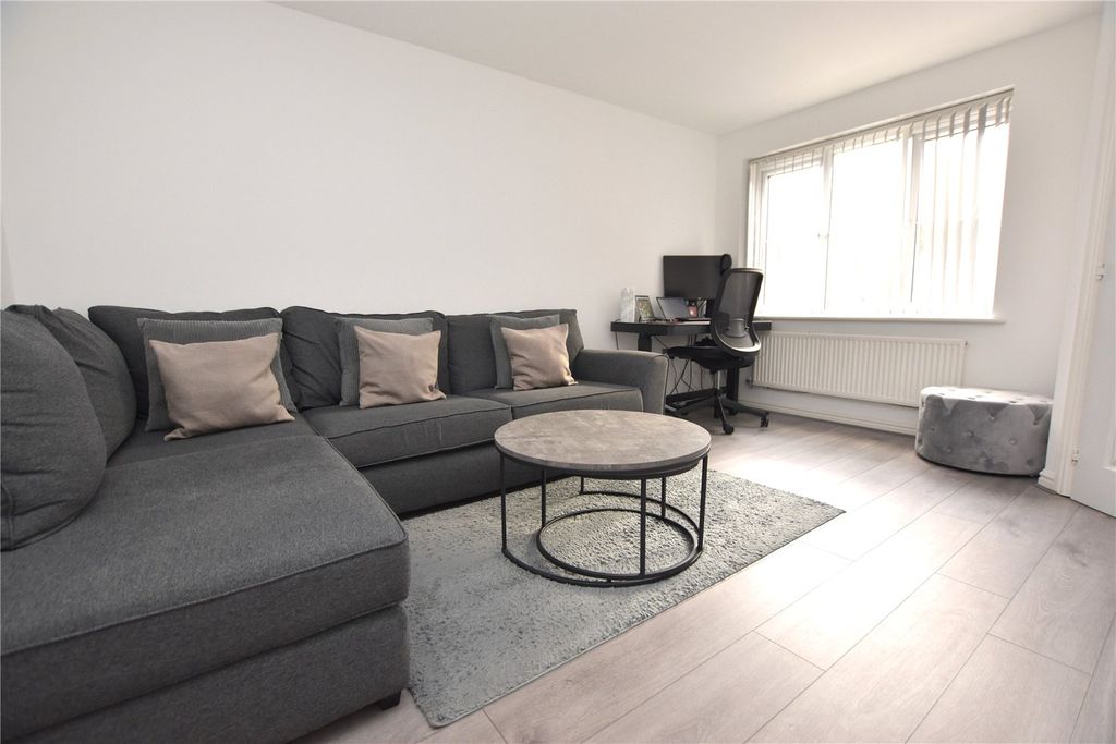 Property photo 2 of 16 Picture No. 24