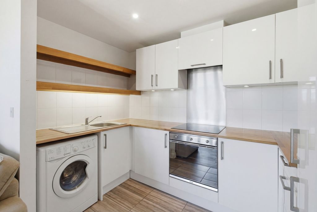 Property photo 2 of 9 Photo 1