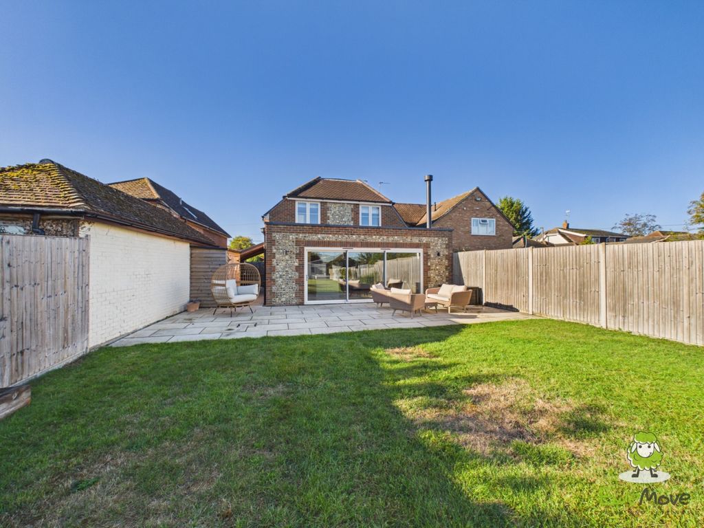 Property photo 3 of 37 Ewemove Estate Agents Basingstoke