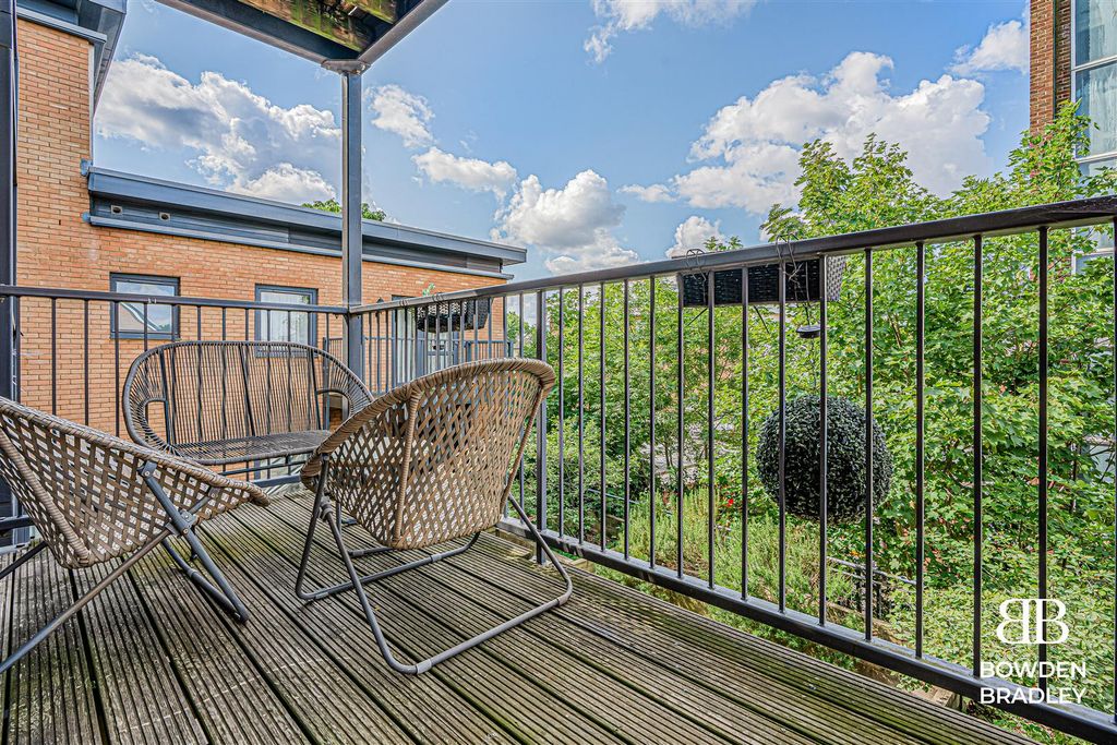 Property photo 3 of 15 Balcony