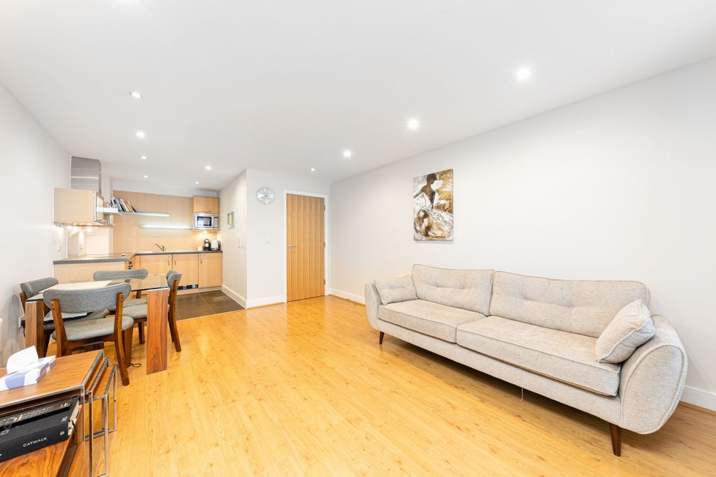 Property photo 2 of 10 Axis Court