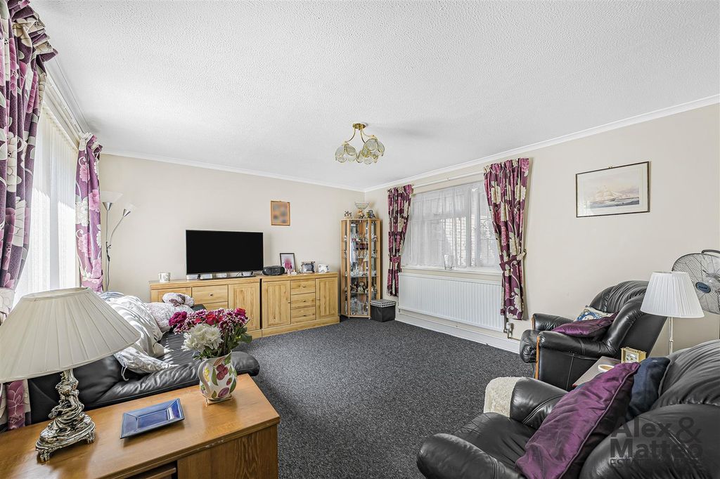 Property photo 2 of 17 Keetons Road
