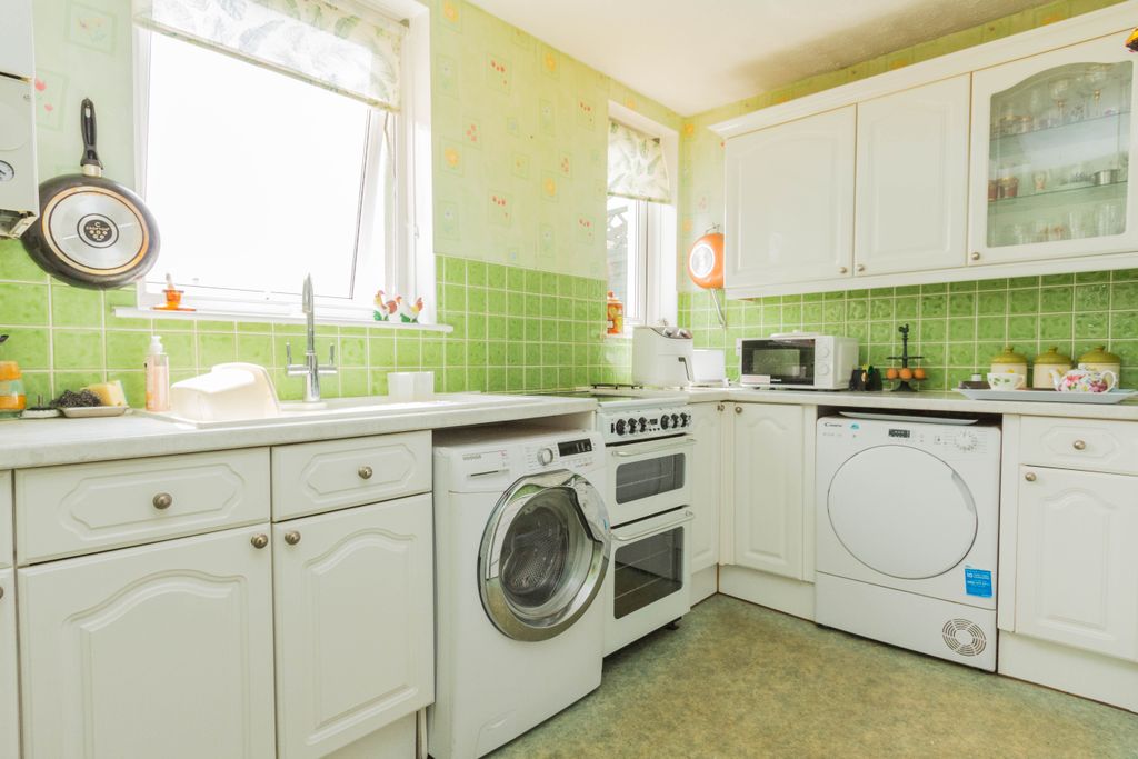 Property photo 2 of 14 Kitchen