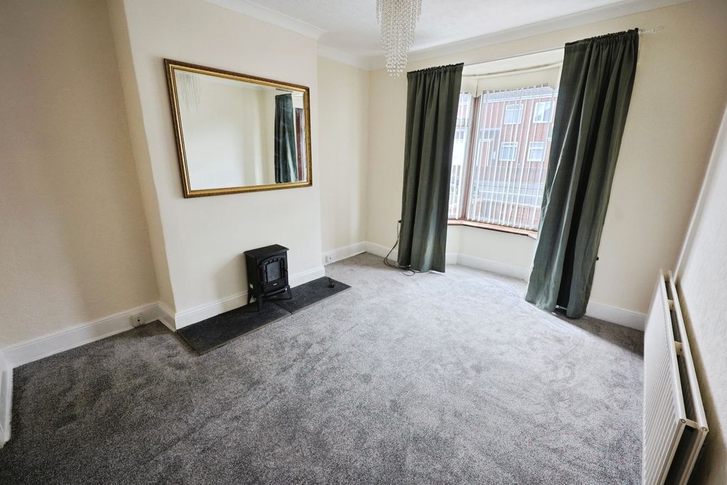 Property photo 2 of 12 Pbox-Img.Jpg