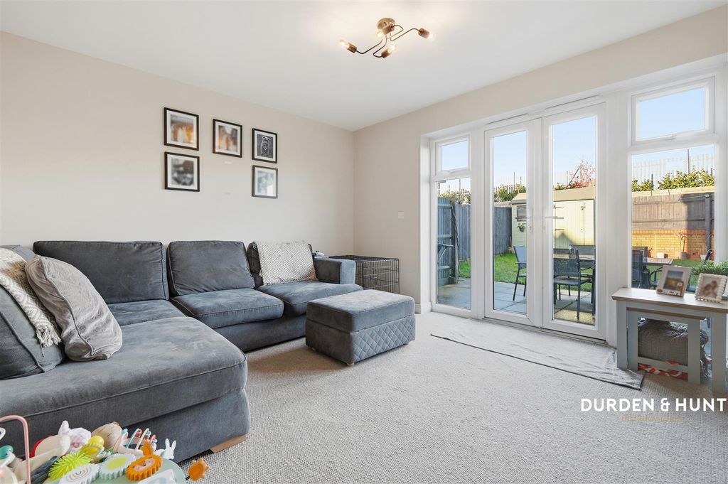 Property photo 2 of 18 Finch Road