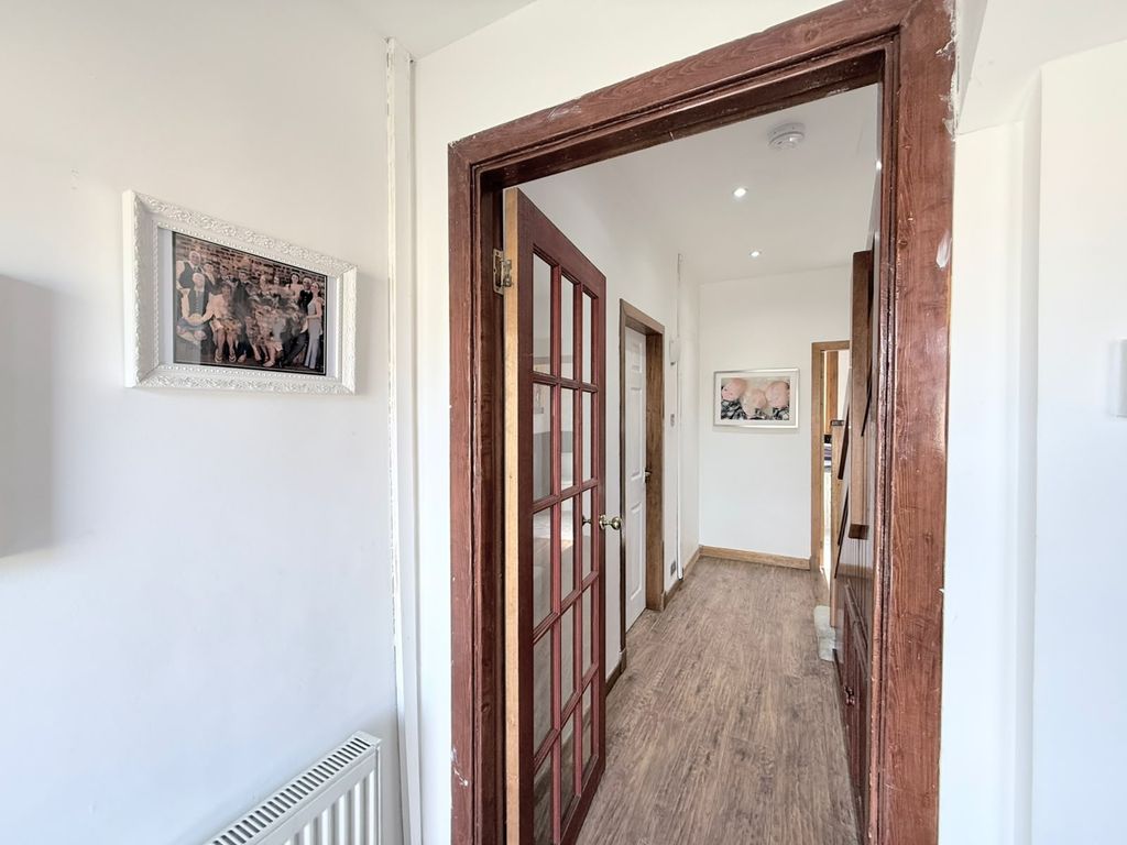 Property photo 2 of 25