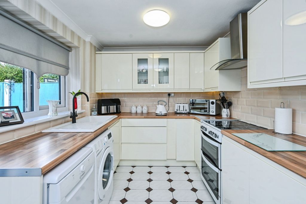 Property photo 3 of 22 Pbox-Img.Jpg