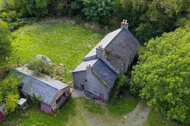 Property photo 2 of 8 House