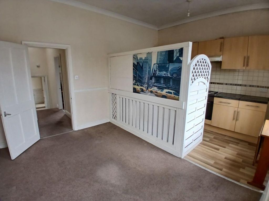 Property photo 3 of 7 Lounge