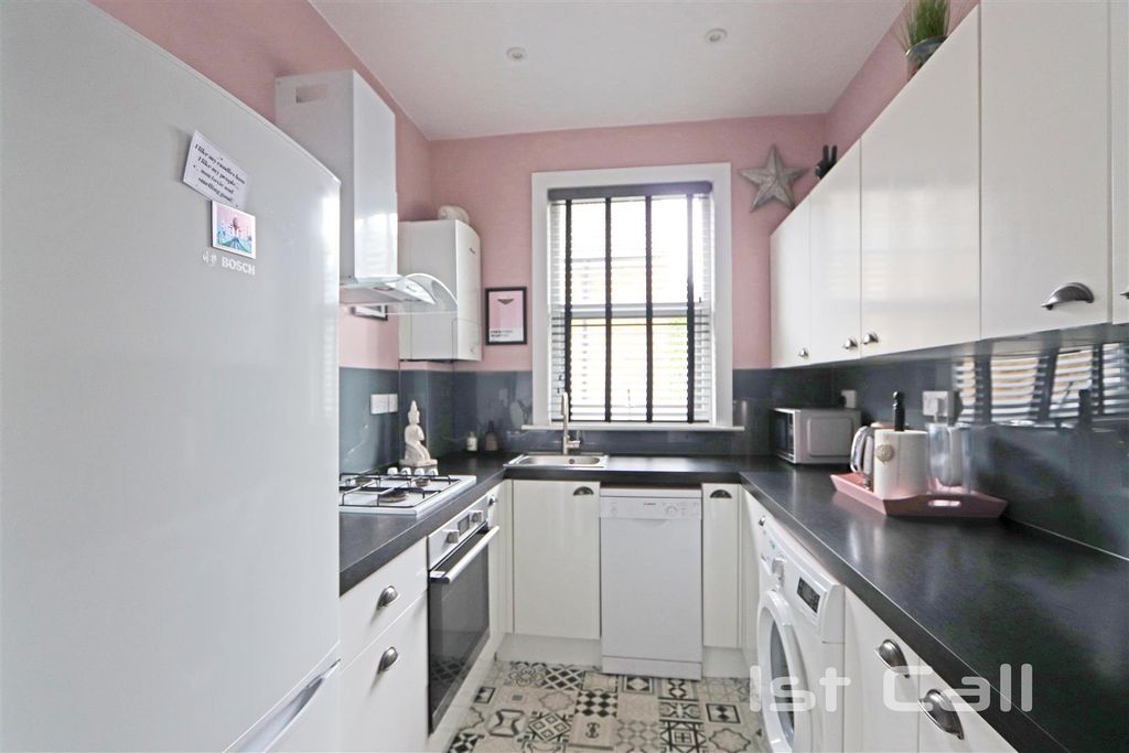 Property photo 3 of 12 Kitchen