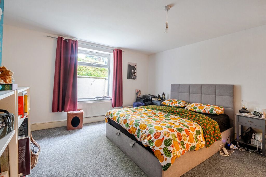 Property photo 3 of 22 Picture No. 08