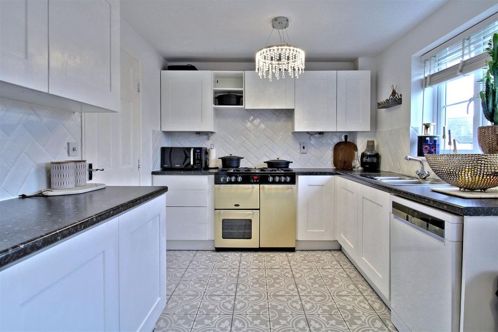 Property photo 3 of 45 Kitchen