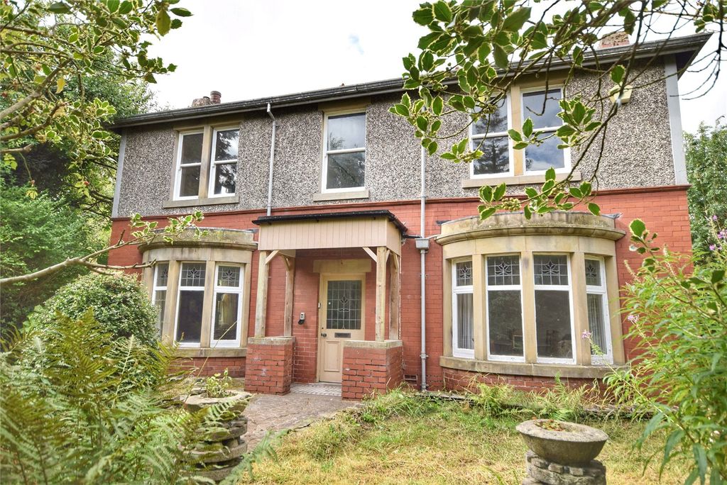 Property photo 3 of 18 External