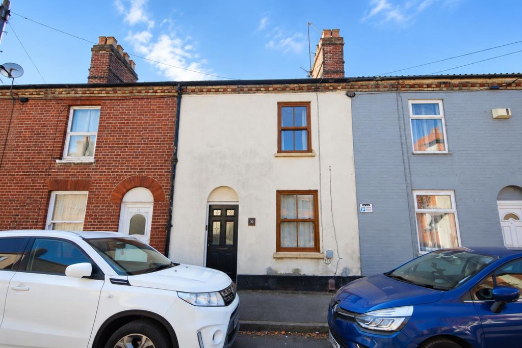 Property photo 1 of 13 Sunny Terraced Houses And Parked Cars (1).Png