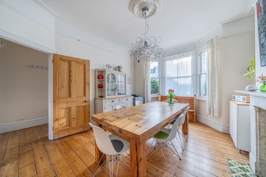 Property photo 2 of 21 Dining Room