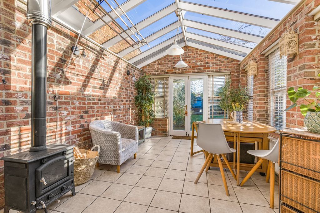 Property photo 2 of 20