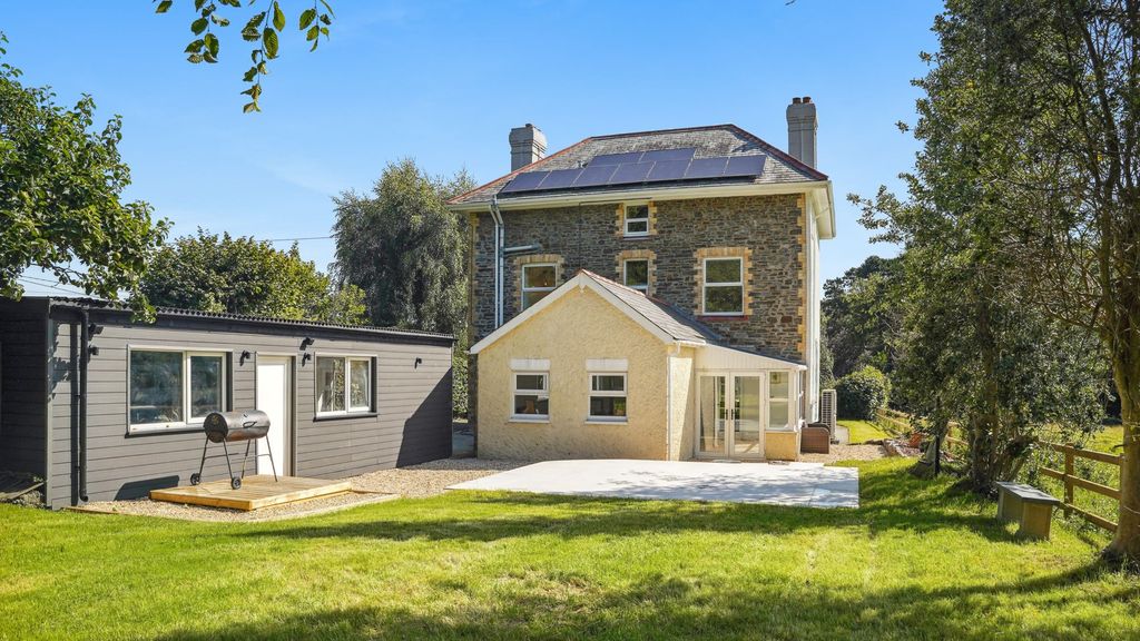 Property photo 1 of 61