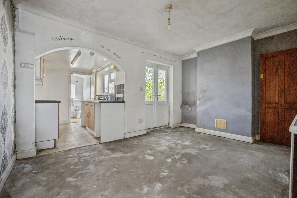 Property photo 3 of 14