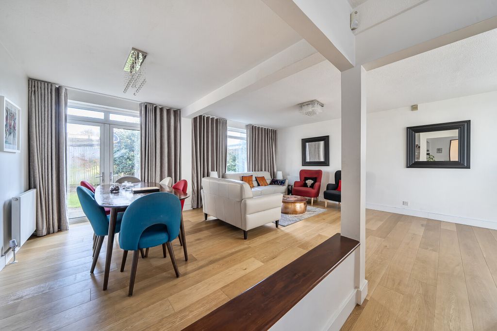 Property photo 1 of 18 1434802-13-69c55E...