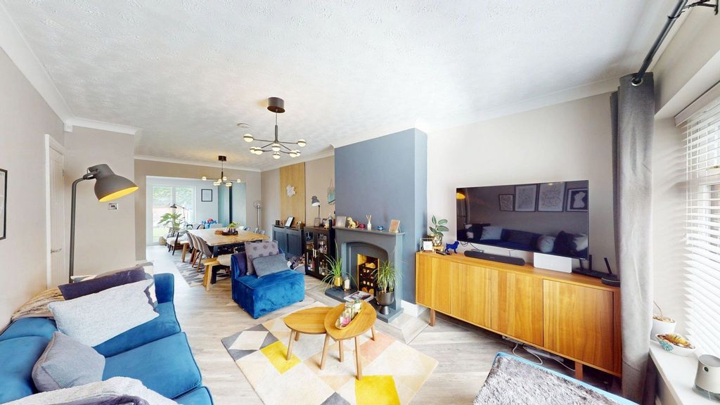 Property photo 2 of 21 Lounge