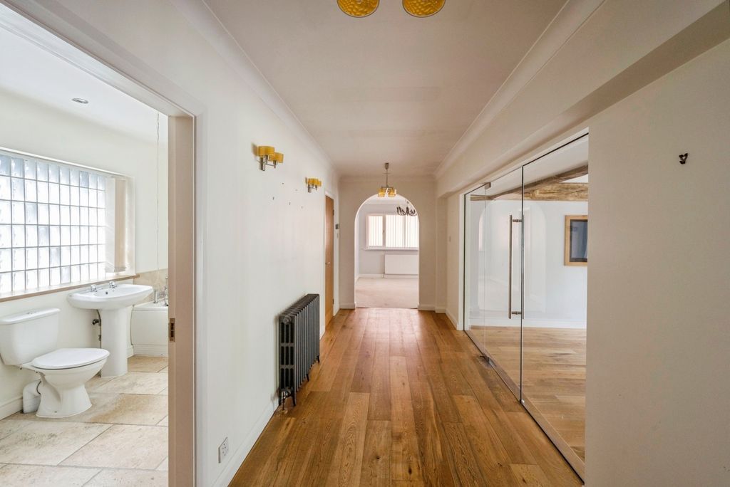 Property photo 1 of 20 Inner Hall