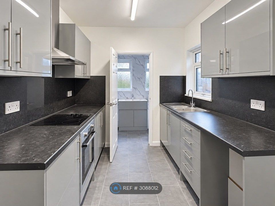 Property photo 1 of 9 Kitchen