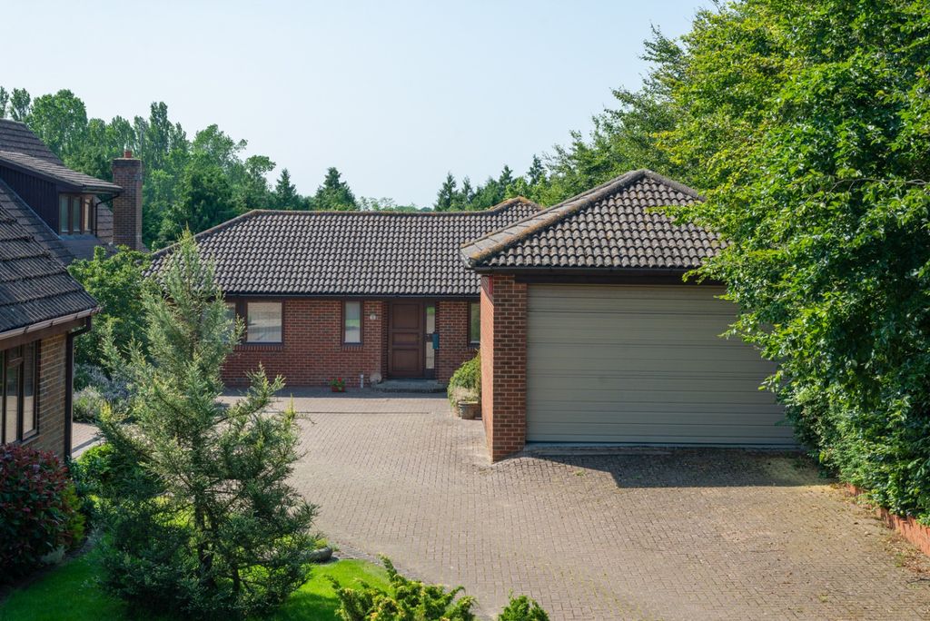 Property photo 1 of 17 807663