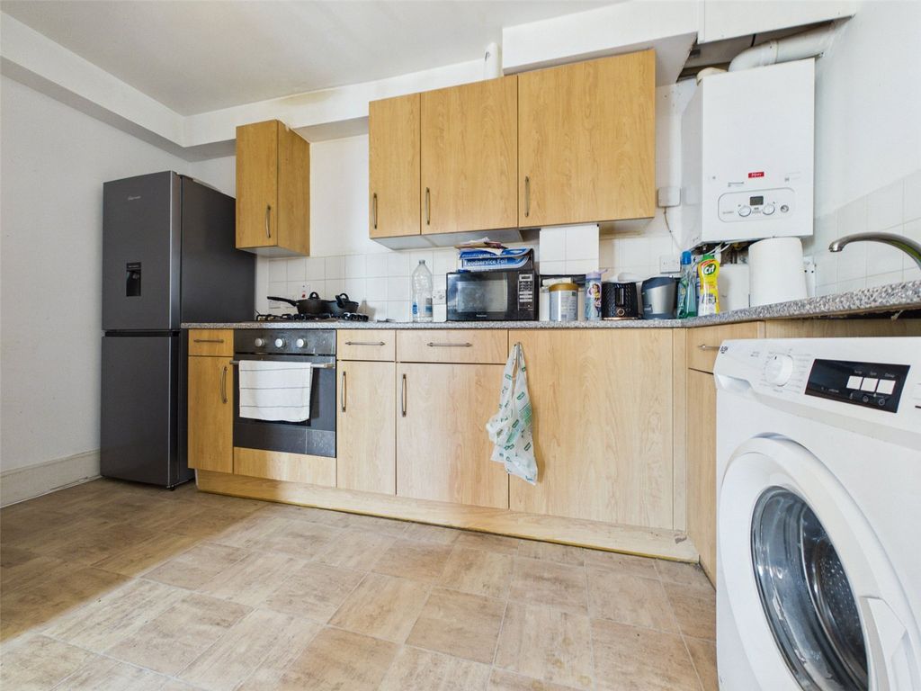 Property photo 3 of 7 Kitchen
