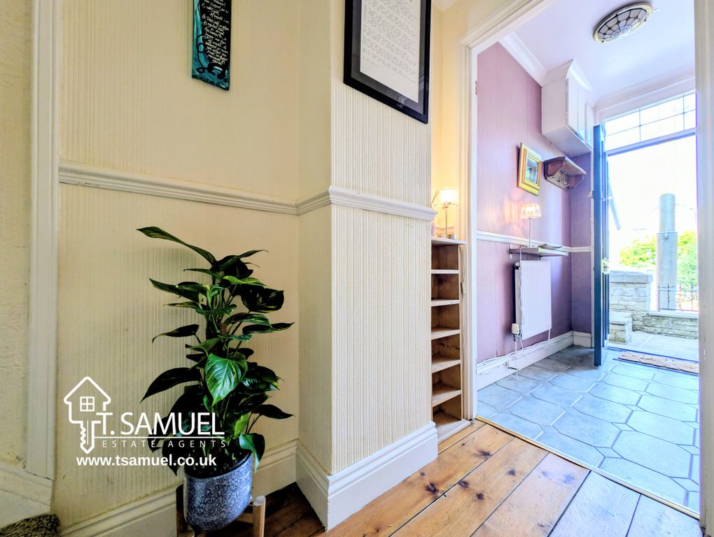 Property photo 2 of 32 Hallway