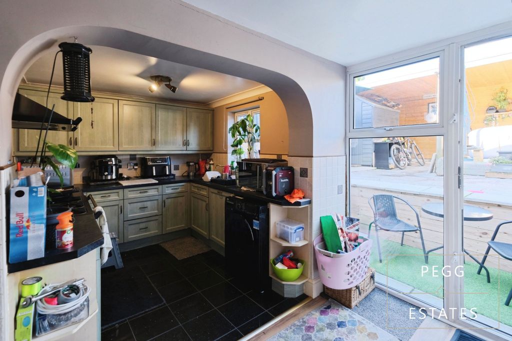 Property photo 3 of 25