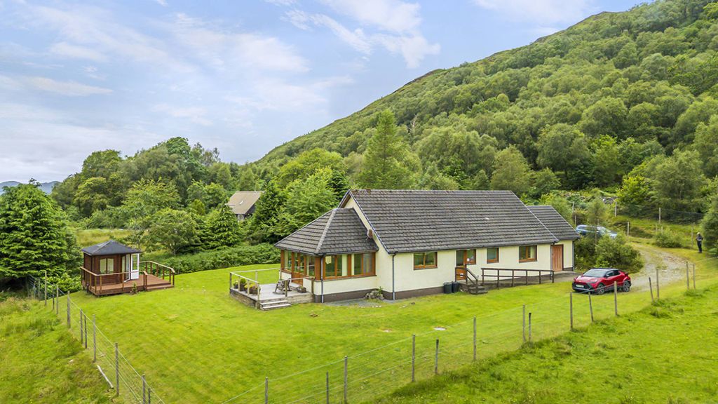 Property photo 1 of 32