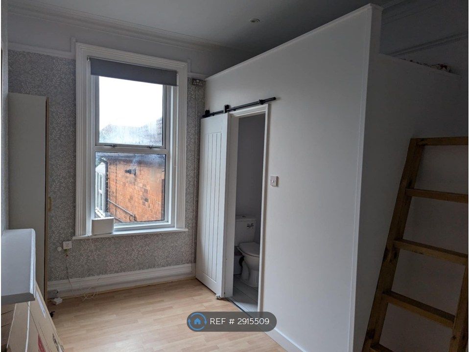 Property photo 1 of 25 Ensuite Room-First Floor