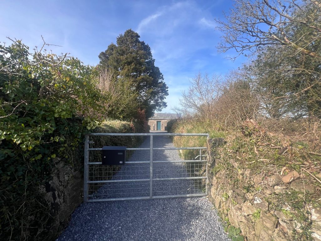 Property photo 2 of 59