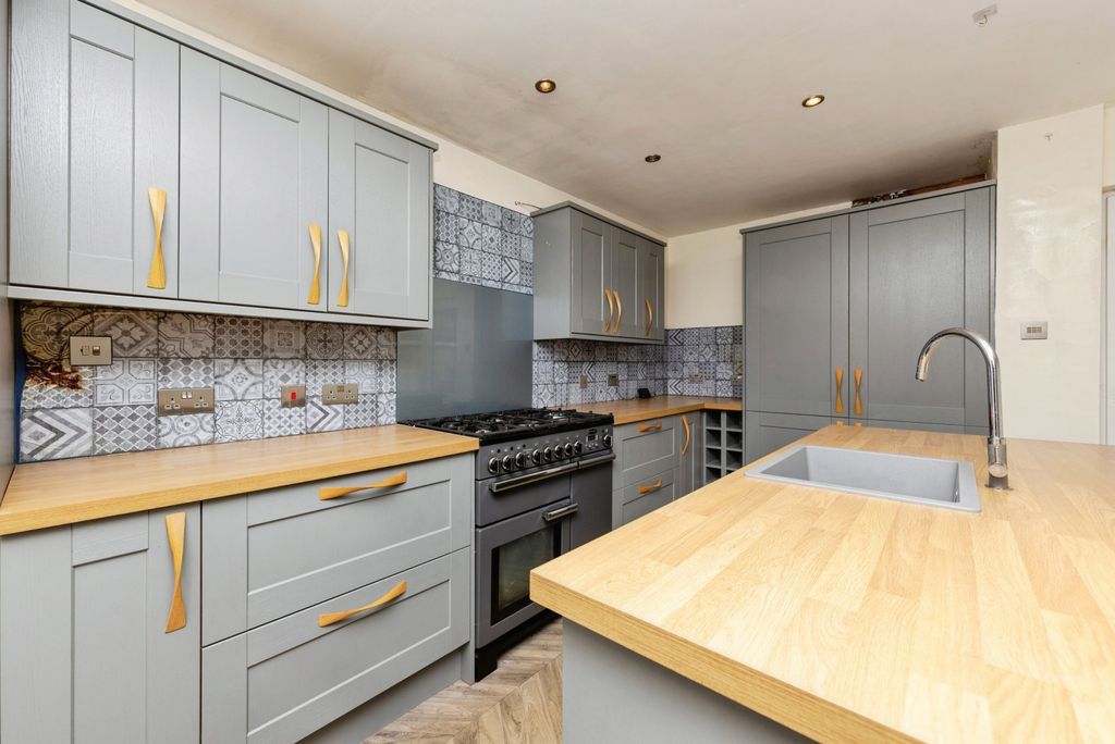 Property photo 3 of 19 Pbox-Img.Jpg