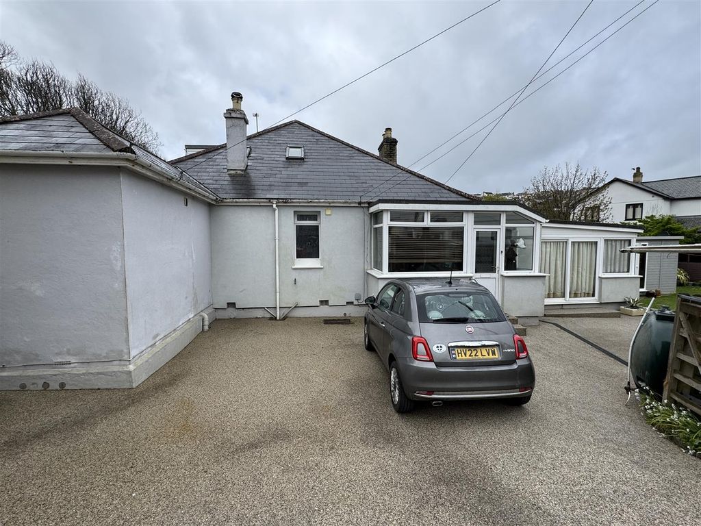 Property photo 3 of 22 Side And Driveway