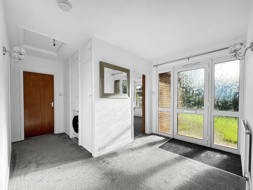 Property photo 2 of 19 Entrance Hall