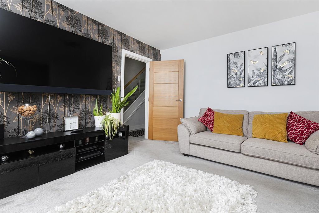 Property photo 2 of 44