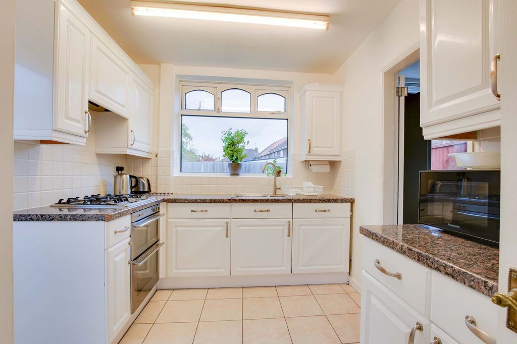 Property photo 3 of 20