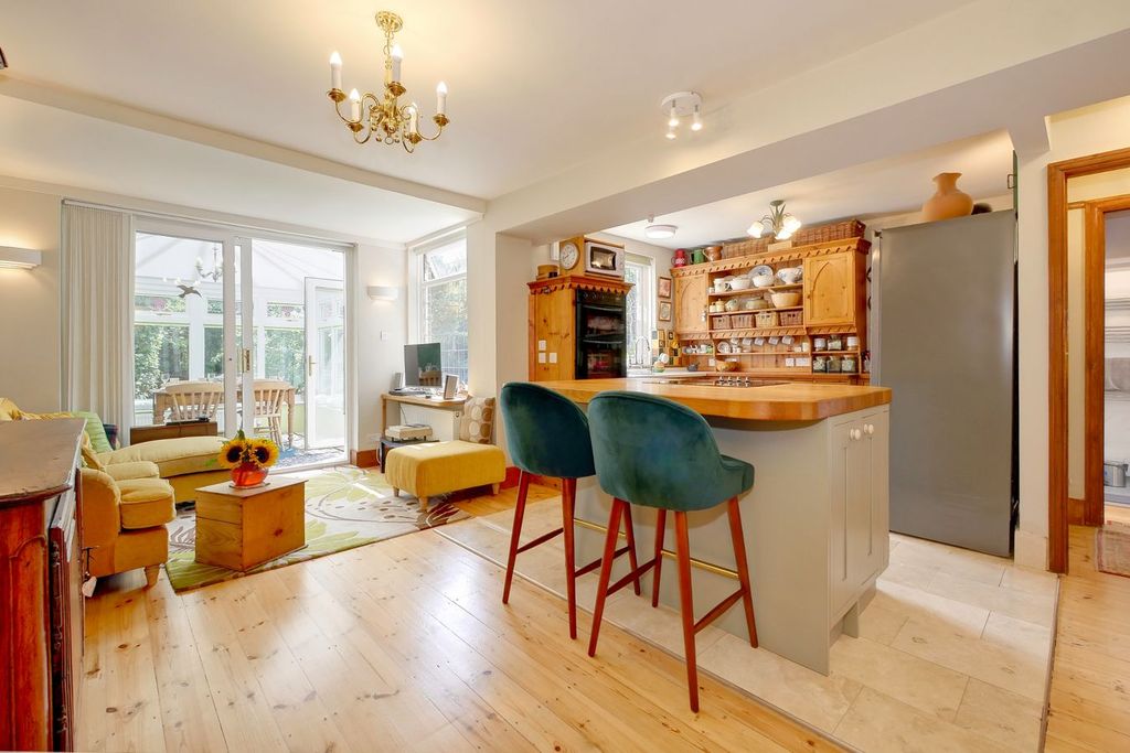 Property photo 2 of 43