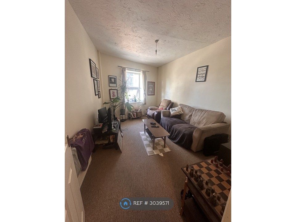 Property photo 1 of 10 Living Room
