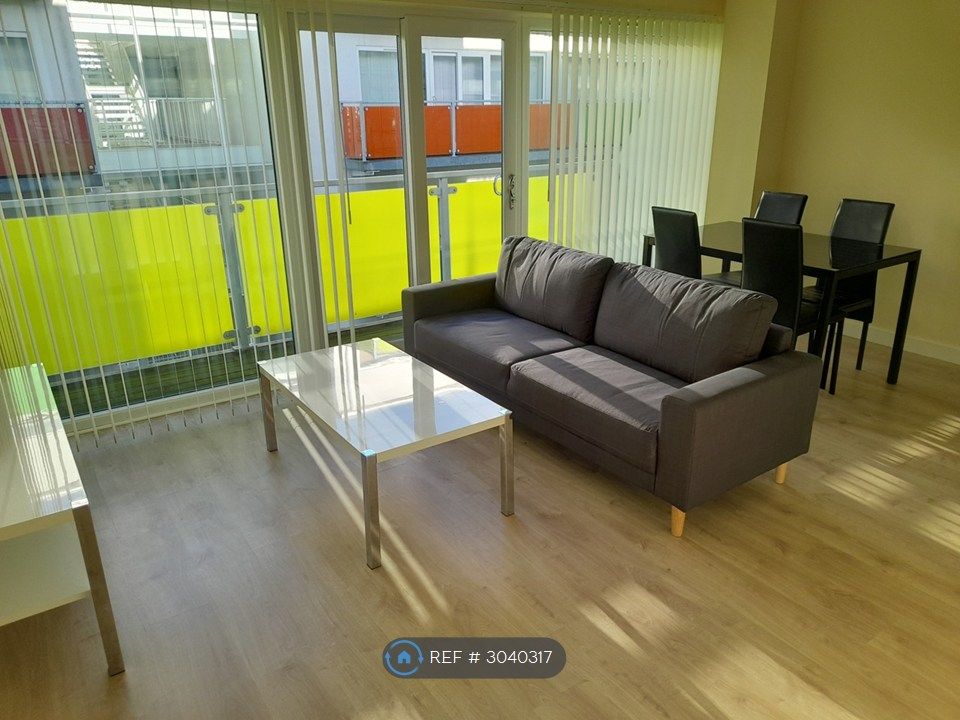 Property photo 1 of 8 Living Room