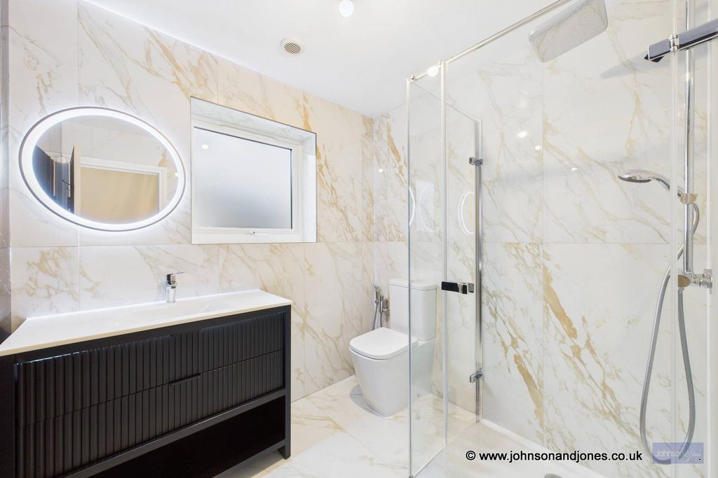 Property photo 2 of 13 9 Bathroom.Jpg