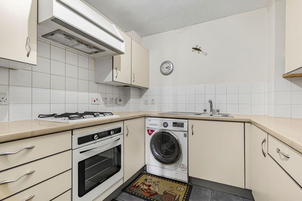 Property photo 3 of 4