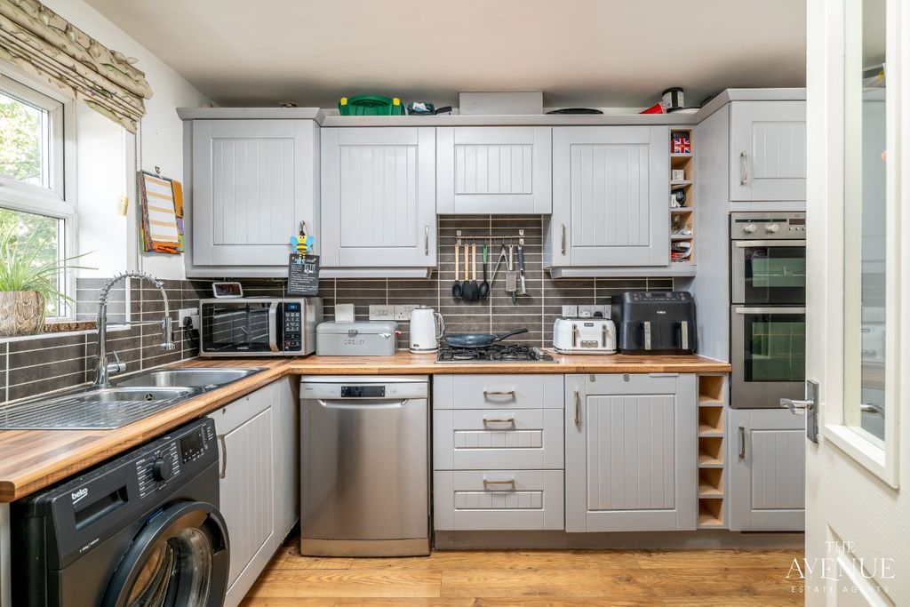 Property photo 2 of 33 5101473