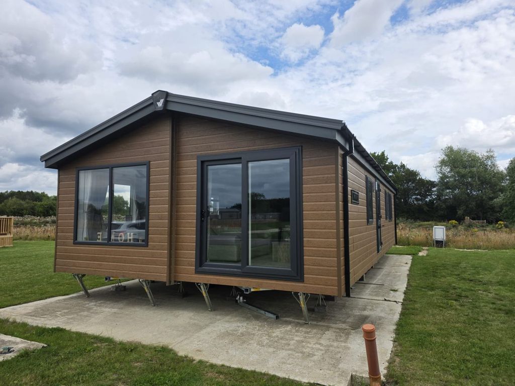 Property photo 1 of 9 Willerby Boston 1 1