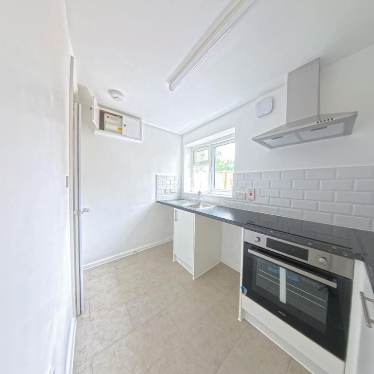 Property photo 2 of 5 Kitchen