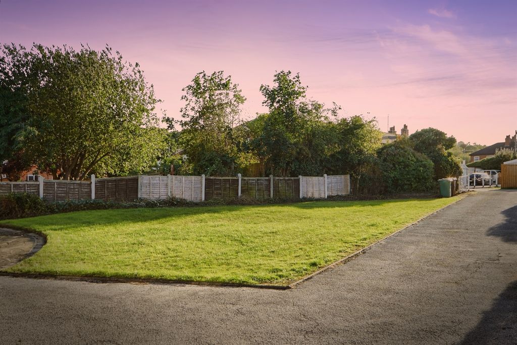 Property photo 2 of 18