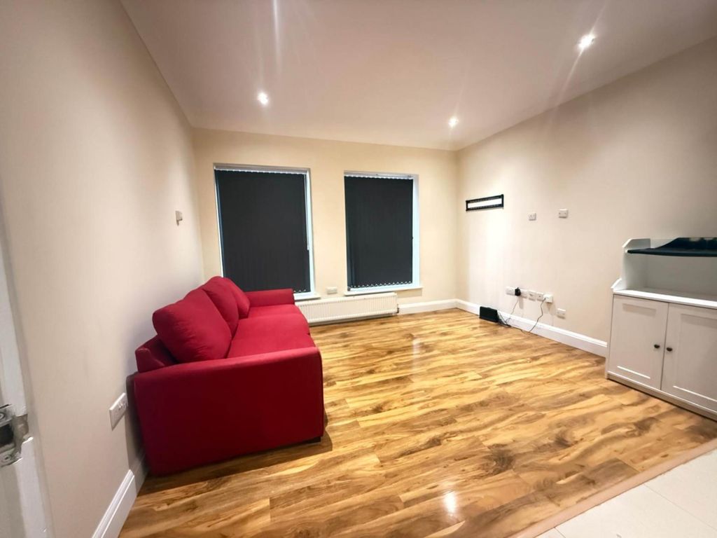 Property photo 3 of 6